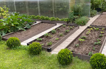 Грядки из ДПК